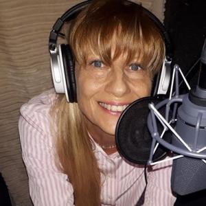 Claudia Voix Off - Voice Talent - Home Studio in France